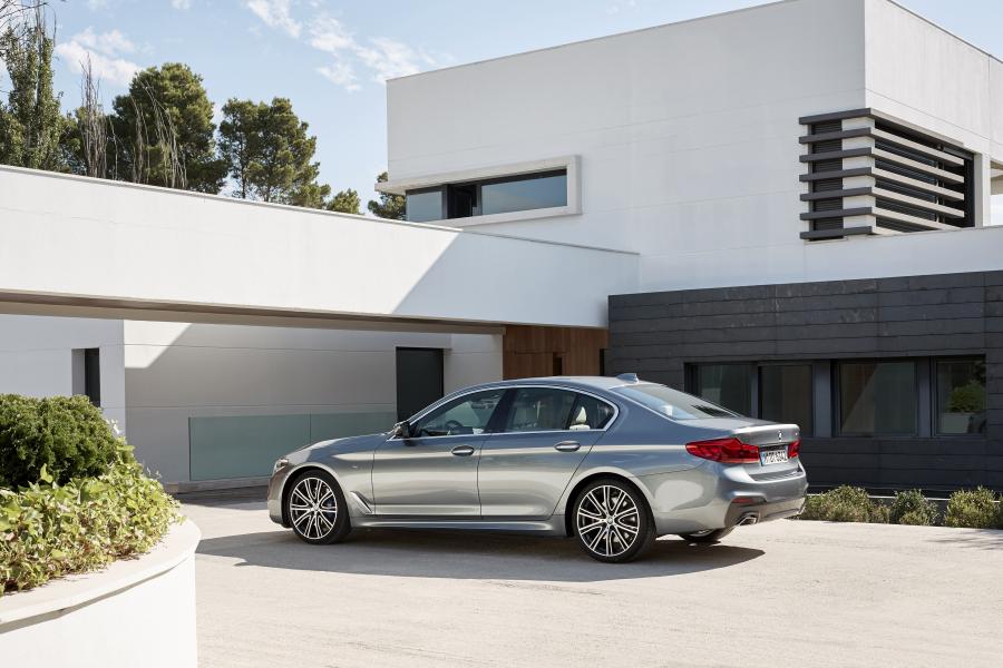  BMW 540i Sedan M Sport 2017 года  (WW) (фото 37 из 98)